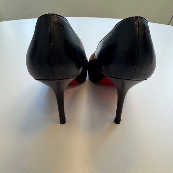 Chic Black Leather Heels - Picture 2 of 3